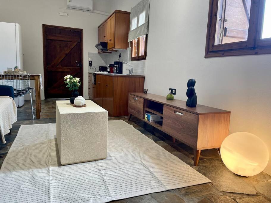Almond Home Livadia  Eksteriør bilde