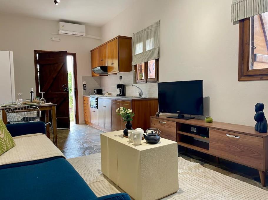 Almond Home Livadia  Eksteriør bilde
